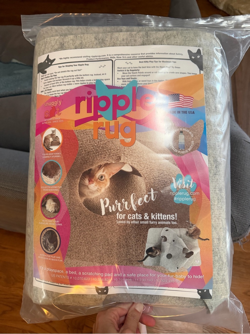 Snuggly Purrfect Cat & Kitten ripple rug - Cream